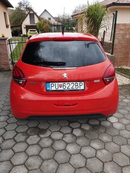 Peugeot 208 automat 1,2 benzín,37700km - 3