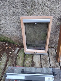 Predám strešné okno fakro 55cmx78cm - 3