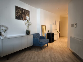 Veľkometrážny 2-izbový byt v ikonickej budove City Gate - 3