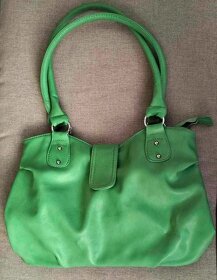 Väčšia zelená kabelka s dlhšími rúčkami - 3
