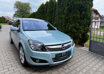 Opel Astra 1,8i Panorama Top stav benzín manuál 103 kw - 3