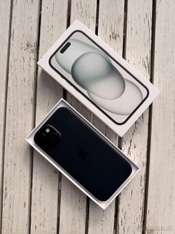 iPhone 15 čierny (128GB) - 3