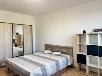 1-izb. byt na Juhu s balkónom - 3