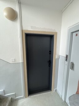 Bytové bezpečnostné dvere - skladom - 3