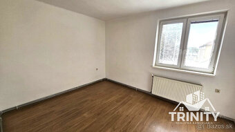 Na prenájom tehlový 3-izbový byt s balkónom priamo v centre  - 3