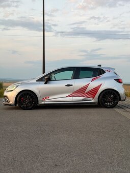 RENAULT CLIO RS TROPHY AKRAPOVIČ - 3