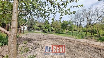Pozemok 702 m2 v atraktívnej lokalite nad Račou - 3
