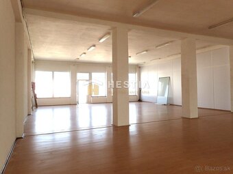 Obchodný priestor 240 m² s parkovacími miestami - 3