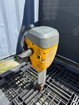 Benzínové búracie kradivo Wacker Neuson BH55 - 3