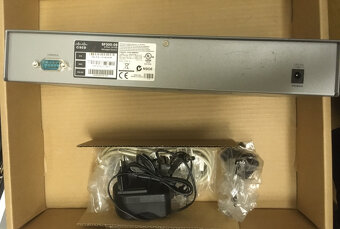 Cisco SF300-08 - 3
