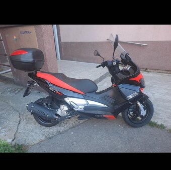 Aprilia SR 300 MAX - 3