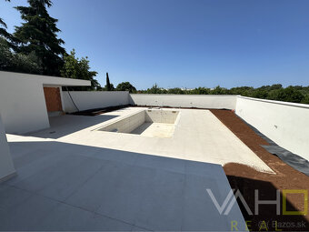 VAHOreal EXKLUZÍVNE IBA u NÁS 4 LUXUSNÉ RD s BAZÉNOM v CH - 3