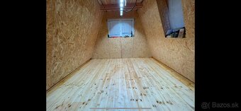 Predám drevenú chatku 4 × 4 m – zateplená, s prípravou na el - 3