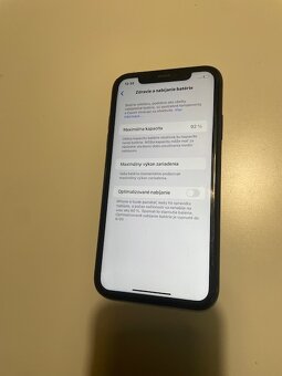 Krásny Iphone XR čiernej farby 64GB batéria 92 percent - 3