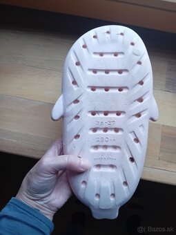 Šľapky žralok - 3