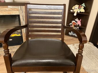 Masívne hojdacie drevené kreslo - 3