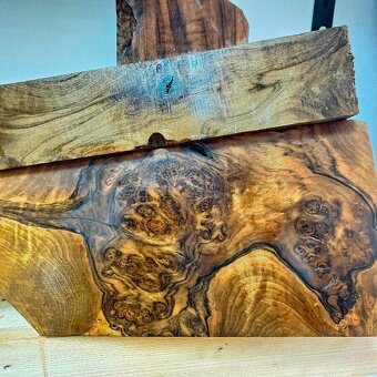 Drevo na pažbu_turecký orech - 3