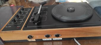 Gramofón Tesla nzc 710 - 3