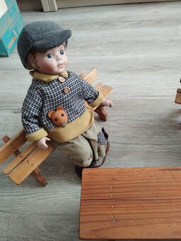 Bábiky+ drevené posedenie - 3