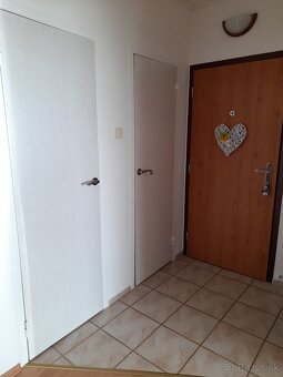 4-izbový byt s KLIMATIZÁCIOU, loggiou a potenciálom – Humen - 3