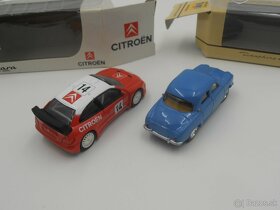 Predám krásny nový nehraný model autíčka RENAULT Dauphine v - 3