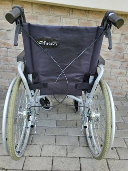 invalidny vozík 42cm pridavne brzdy pre asistenta odľahčeny - 3