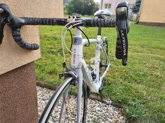 Trek Madone Four Series - 3