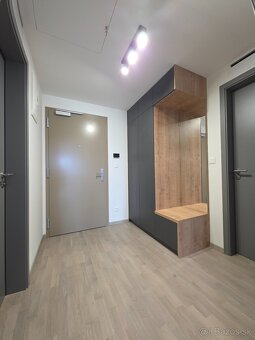NA PRENÁJOM 2 IZBOVÝ BYT S PARKOVANÍM V BRATISLAVE - 3