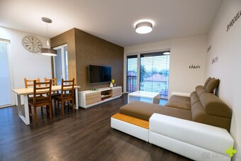 Štýlový 2-izbový byt na prenájom s lodžiou a parkovaním - 3