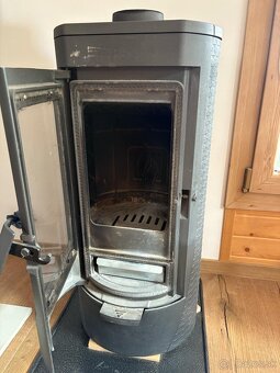 Predám kvalitnú liatinovú piecku Plamen Tara - 3