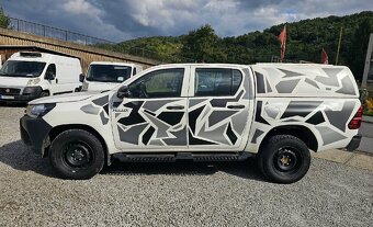 Toyota Hilux 2.4 L D-4D 4x4 - 3