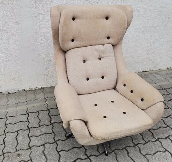 Velke retro otocne kreslo usiak Up Zavody - 3
