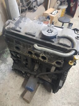 Predám motor na Peugeot 106 1.1 - 3