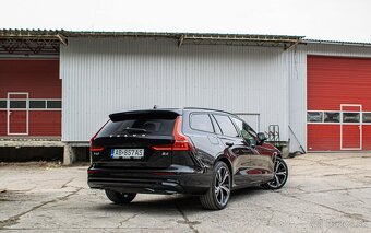 Volvo V60 B4 2.0d mHEV 145kW 2023 automat - 3