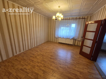 Ponúkame na predaj veľký poschodový rodinný dom v centre mes - 3