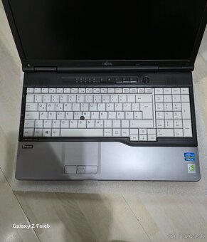 FUJITSU LifeBook E752 - Core i5 / 8 GB RAM / 250 GB SSD / - 3