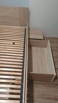Posteľ 140cm x 200cm s 3 zásuvkami a 2 nočnými stolíkmi - 3