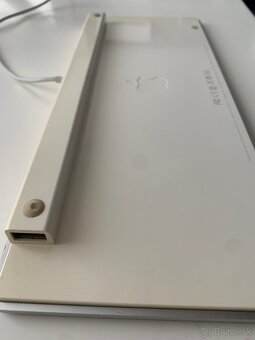 Predám Apple USB klávesnicu (model A1242) - 3