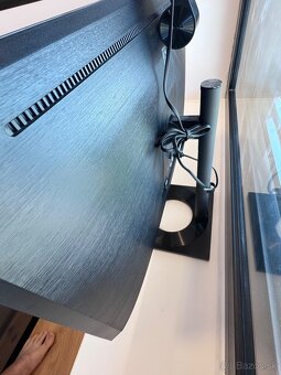 4K Monitor 27" Philips s dokovacou stanicou - 3