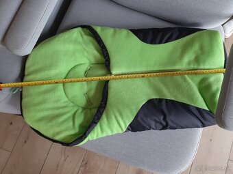 Zelený fusak do autosedačky - 3