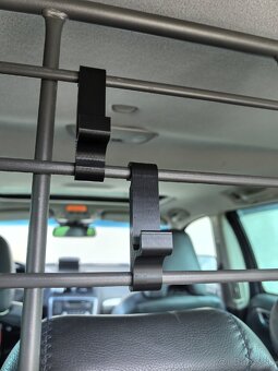 Háčiky na deliacu mrežu pre Volvo - 3