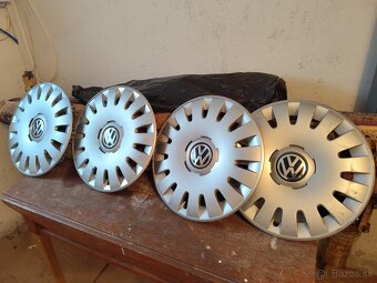 Predám 4 ks puklice VW R16" - 3