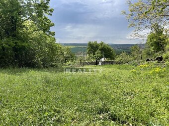 REZERVOVANÉ-Predaj rekreačného pozemku 2853 m2 s chatkou... - 3