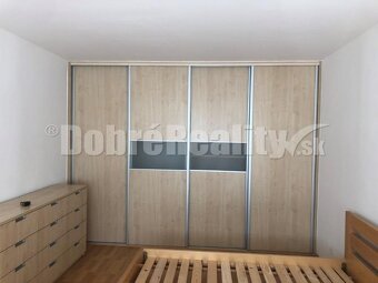 PREDAJ: VEĽKÝ 1 IZBOVÝ BYT BEZ BALKÓNA, CENTRUM - 3
