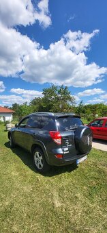 Predám toyotu RAV4 - 3