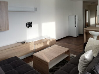 Moderný, zariadený 2-izbový byt s balkónom a park. miestom v - 3
