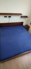luxusná manželská posteľ, nočné stolíky, komoda, police - 3