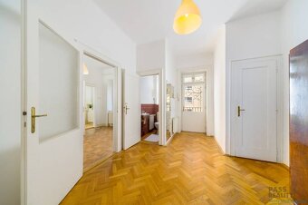 NA PREDAJ veľkometrážny 2iz.byt s dušou Starého mesta pri Dv - 3