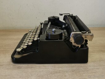 Starožitný písací stroj Underwood Portable 4 Bank rok 1926 - 3