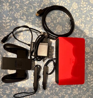 Nintedo Switch OLED Mario Red edition + karta + brašna - 3
